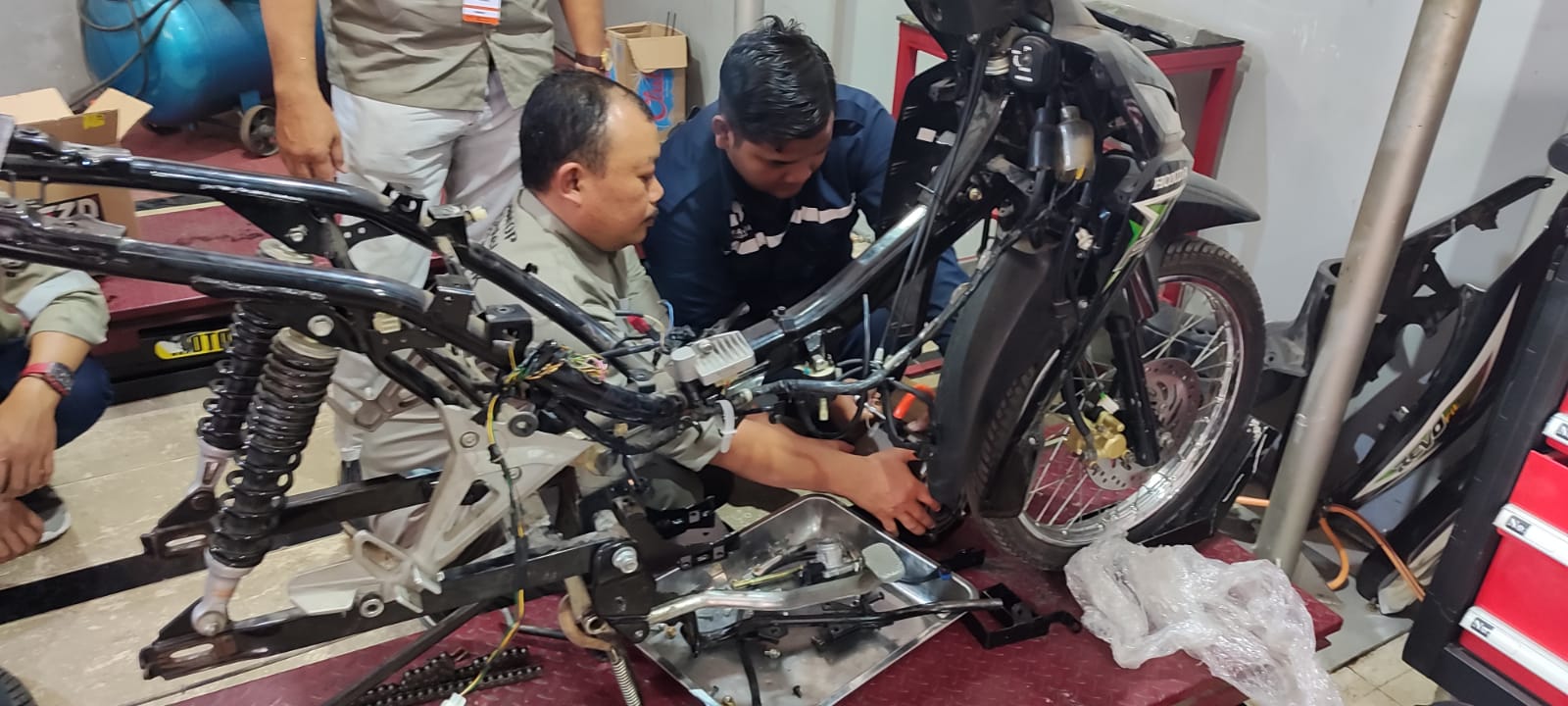Kementerian ESDM Gelar Workshop Konversi Sepeda Motor BBM Menjadi Sepeda Motor Listrik di Kota Malang  – Jawa Timur